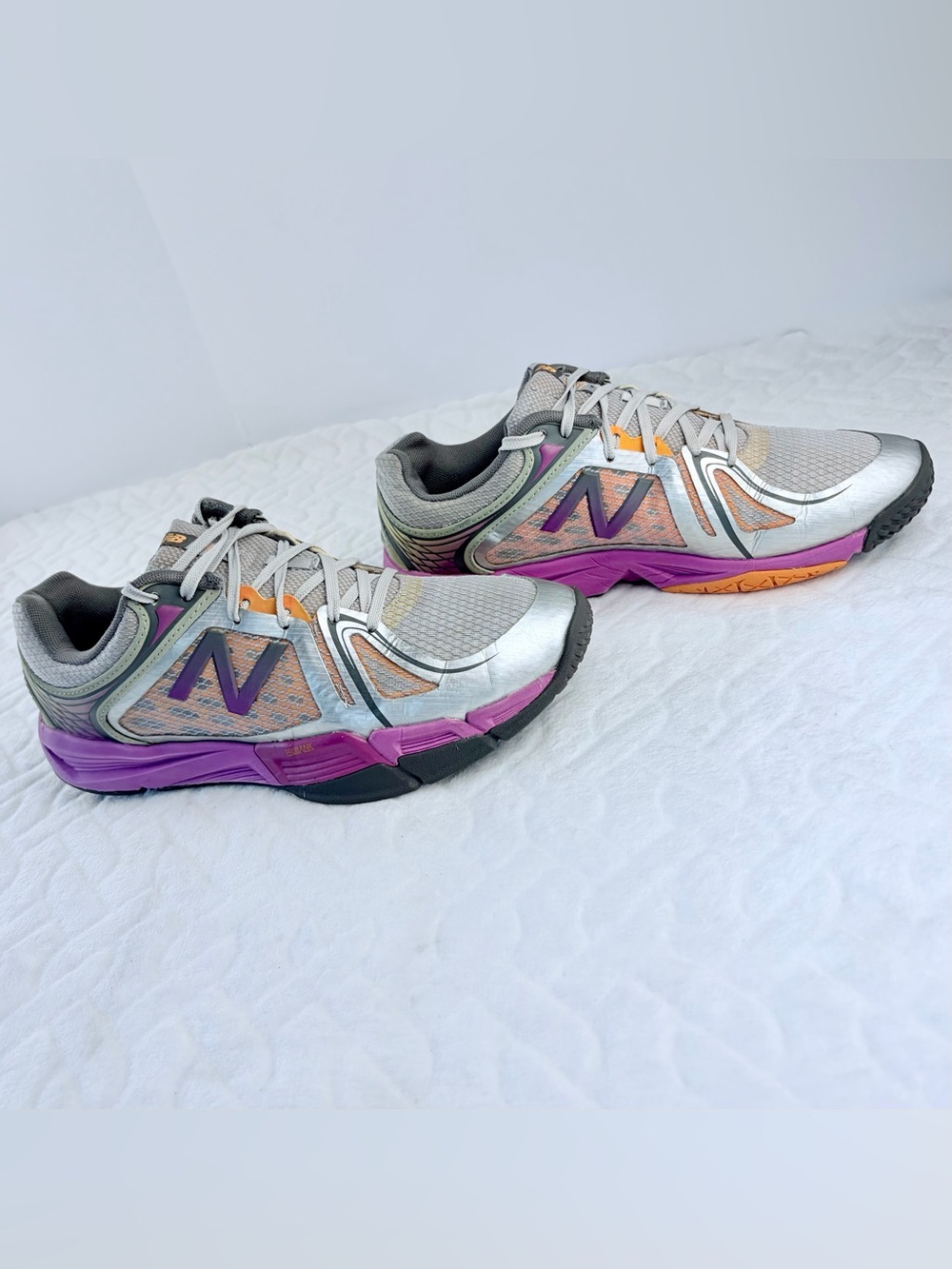 New Balance 997 v2 Cross Training Running Sneakers Women's Size 9 Silver Pink